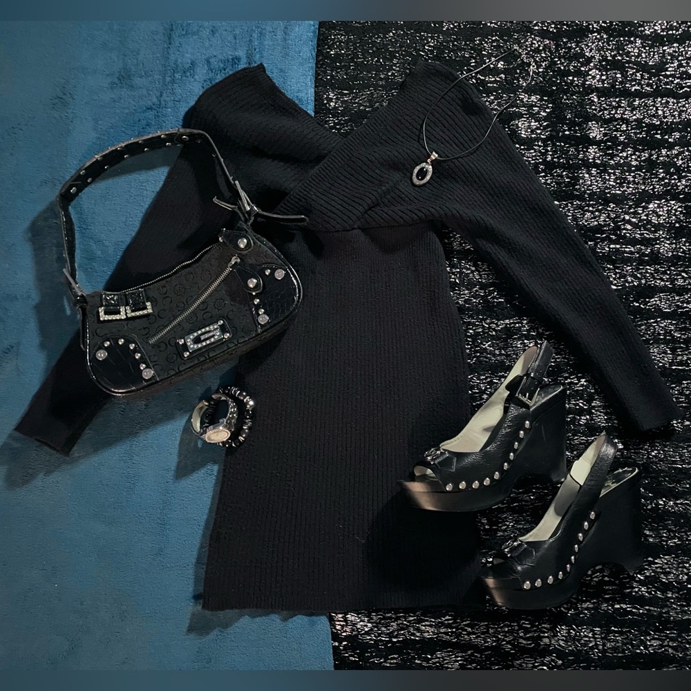 Black midi stretchy sweater dress
